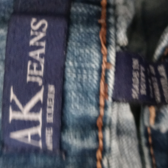 Women jean capris - Picture 4 of 6